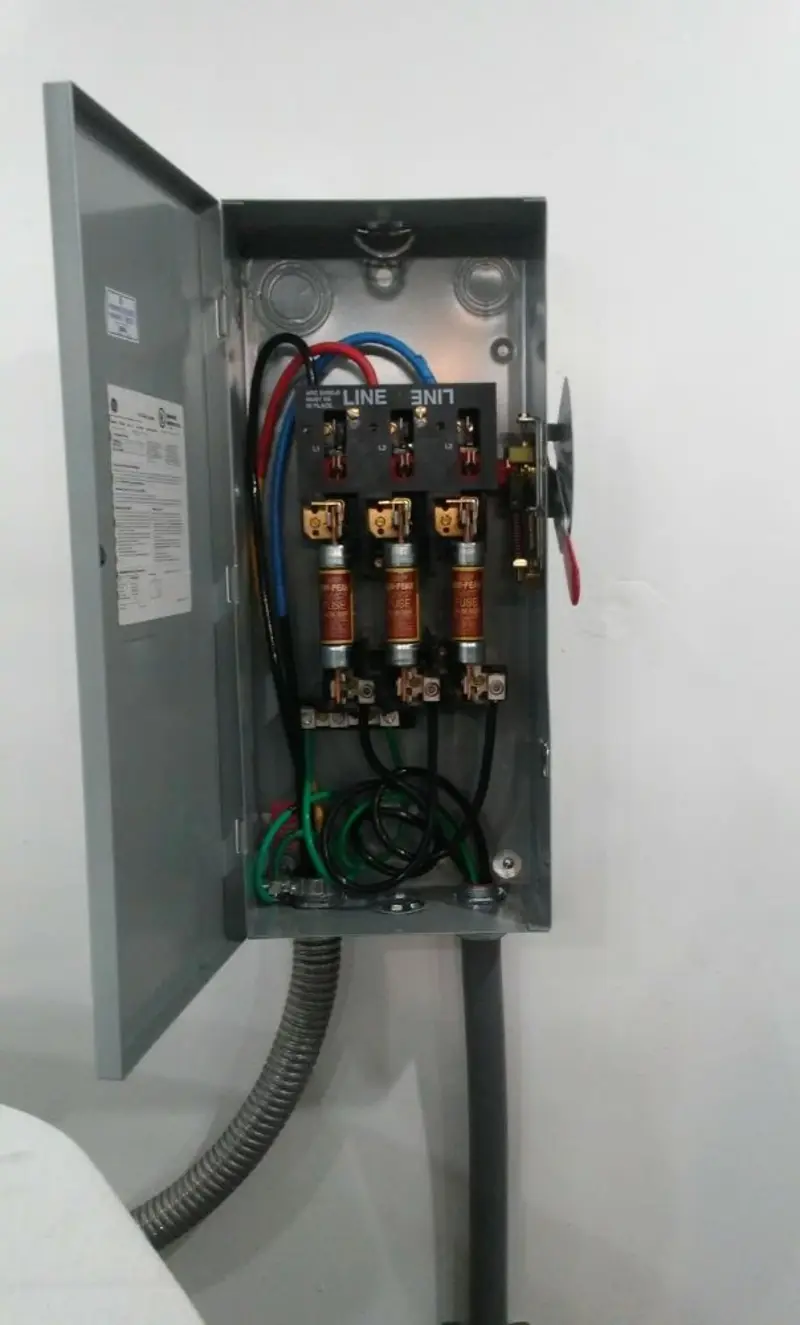 Three-phase disconnect switch installed for Smoke Detector Installation in Hatfield